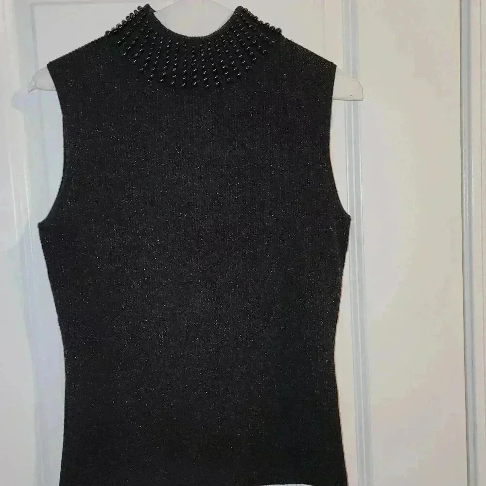 Grace Silk Blend/Metallic Sleeveless sweater, black pearl neckline - M